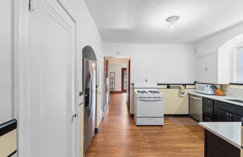 The Southampton House | Charming bungalow South St Louis : Accessible features!
