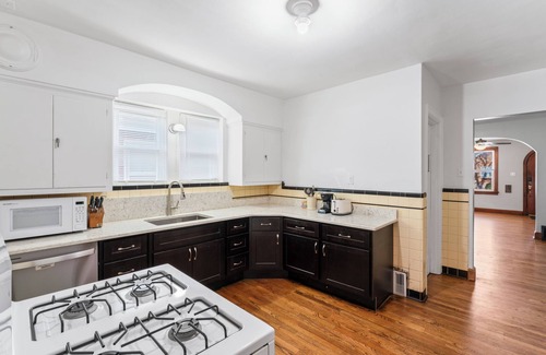The Southampton House | Charming bungalow South St Louis : Accessible features!