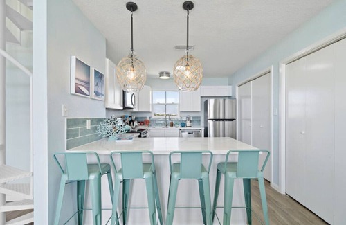Isla Del Sol House | Charming Bungalow Steps from the Beach w/Fire Pit