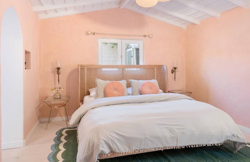 The Mesa House | Charming Bungalow with Two Patio Areas and Private Pool