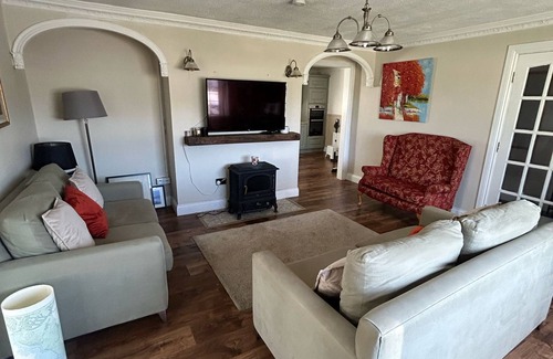 Terryglass House | Charming bungalow with WiFi in Terryglass - 3 bedrooms