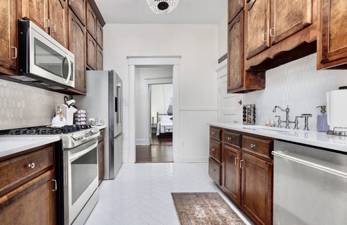 Cooper-Young Historic District House | Charming bungalow with fenced yard! Walk to the best restaurants & bars in town