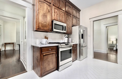 Cooper-Young Historic District House | Charming bungalow with fenced yard! Walk to the best restaurants & bars in town