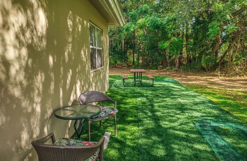 Sebring House | Charming bungalow with WiFi, AC