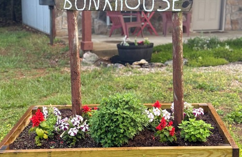 Eminence Villa | Charming Bunk House Suite in Eminence with AC/Heat, Kitchenette & full bath