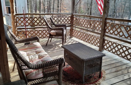 Washington Cabin | Charming but humble 2-bedroom cabin with WiFi and AC in Washington