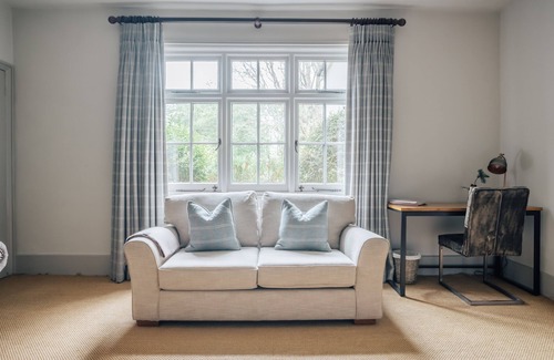 Sturminster Marshall Cottage | Charming Cottage with an acre of garden in Dorset Countryside
