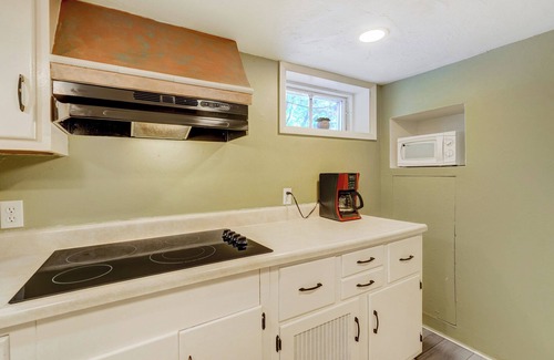 Cascade House | Charming Creekside 2BR/2BA/Kitchen @ Pikes Peak