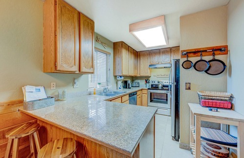 Tahoe Village Cabin | Charming cabin a mile from Heavenly's Boulder Lodge