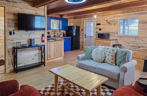 Alpine Village Cabin | Charming cabin close to activities with spacious deck and great views