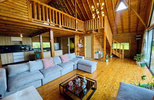 Guarne Cabin | Charming Cabin Getaway in Antioquia: WiFi, Balcony & BBQ