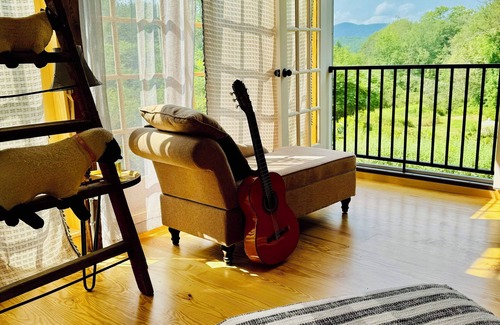 Greenfield Cabin | Charming cabin in delightful Greenfield New Hampshire with WiFi access
