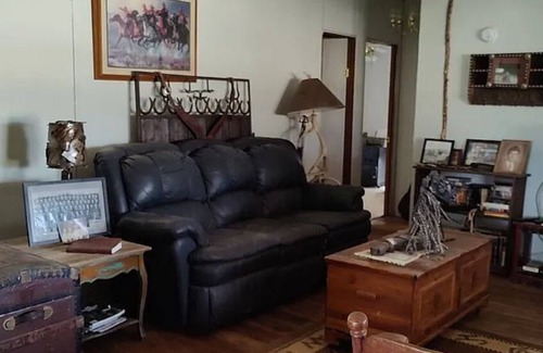 Hico Cabin | Charming cabin in Hico with AC - perfect for a cozy getaway