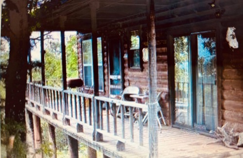 Clayton Cabin | Charming cabin in the Heart of the Choctaw Nation with spectacular view.
