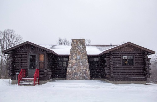 Pequot Lakes Cabin | Charming Cabin Nestled along the Stony Brook Creek
