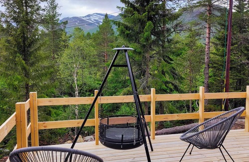 Stranda Cabin | Charming cabin with 3 bedrooms, modern bathroom and kitchen and a large deck