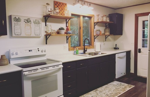 Vilas House | Charming cabin on 20 Acres with Big Views, near Boone, King Bed, and WiFi