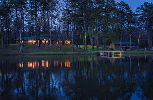 Perryville Cabin | Charming Cabin on Henry Lake at Ouachita Foothills