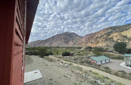 Marysvale Cabin | Charming cabin retreat near the picturesque Sevier River and Piute ATV trail.