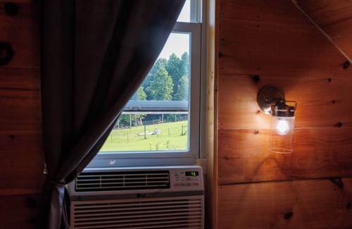 Decatur Cabin | Charming cabin with AC near Decatur