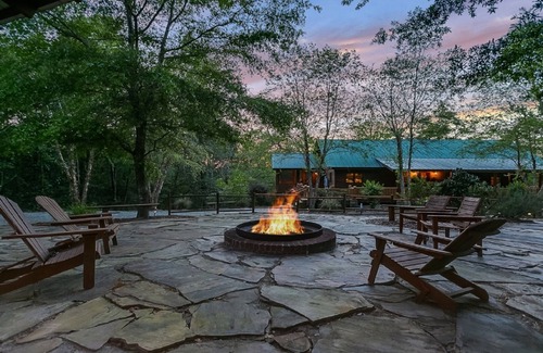 White Oak Cabin | Charming cabin with Fire pit, outdoor seating and grill, covered pavillion.