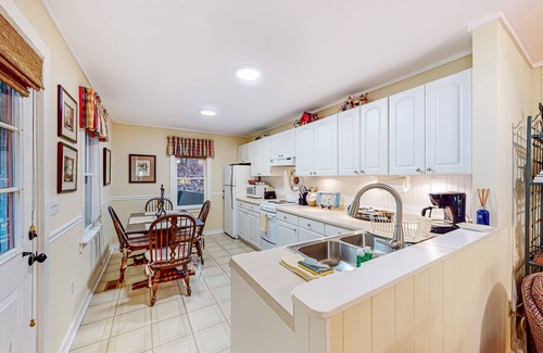 Mirror Lake Cabin | Charming cabin with private deck, fireplace, central AC, & private W/D