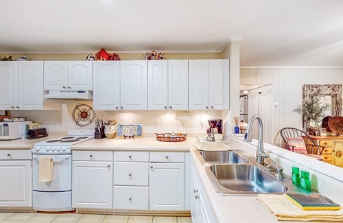 Mirror Lake Cabin | Charming cabin with private deck, fireplace, central AC, & private W/D