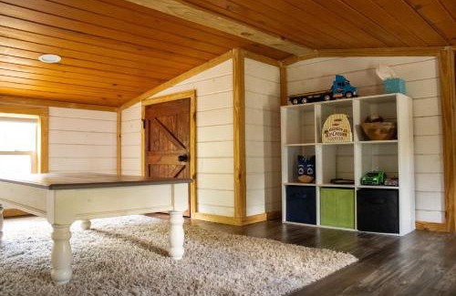 Fidelity Ski Chalet | Charming Cabin with Pond View and Private Hot tub