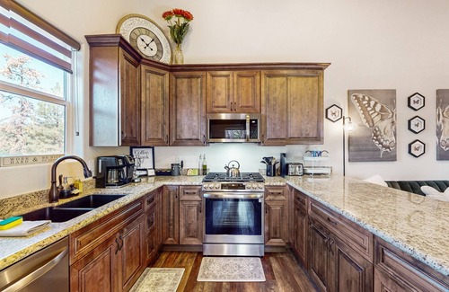 Strawberry House | Charming cabin with hot tub near the Gila National Forest