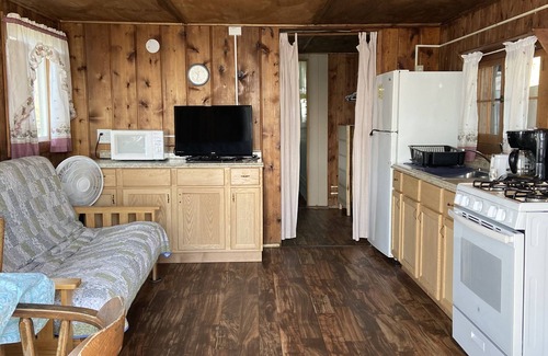 West Branch Cabin | Charming Cabin with Beach Access, Kayaks, and Playful Activities for All