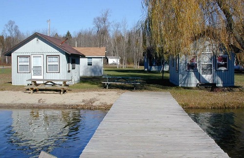 West Branch Cabin | Charming Cabin with Beach Access, Kayaks, and Playful Activities for All