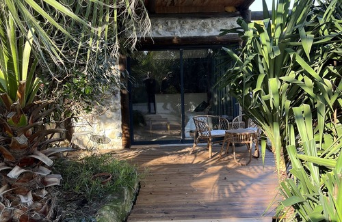 Barbentane Apartment | Charming cafoutchi at the foot of Montagnette