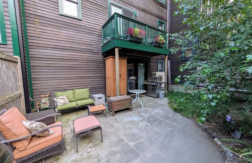 Central Square House | Charming Cambridge 2-BR townhome steps to MIT, Harvard, Red Line, food & more!