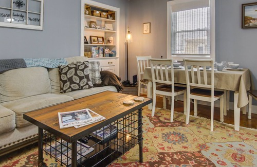 Cambridge Apartment | Charming Cambridge Apartment - Walk to Downtown!