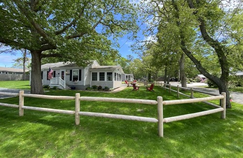 Bass River House | Charming Cape Cod Family Cottage - 5 min walk to beach! BRING FIDO!