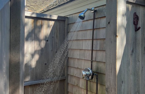 Mashpee Cottage | Charming Cape Cod Getaway - Private Beach Cottage