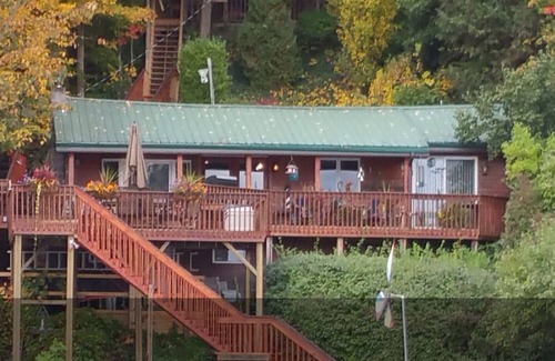 Northwest Ithaca Cottage | Charming Cayuga Lake Front Cottage