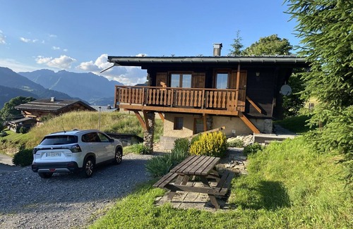 Crest-Voland Ski Chalet | Charming Chalet for 6 with Modern Amenities in Crest-Voland