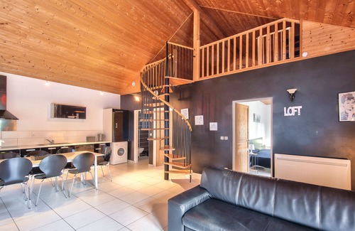 Ney Ski Chalet | Charming Chalet in Ney with Pool Access