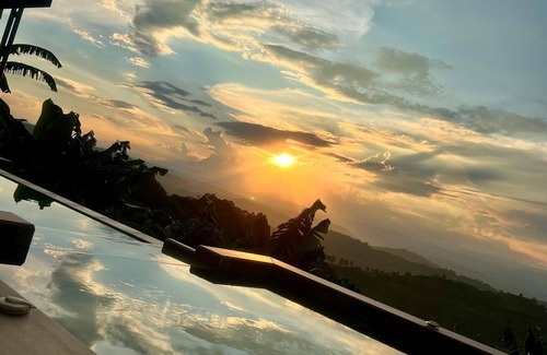 Manizales Ski Chalet | Charming Chalet with View, Pool & Jacuzzi – Your Peaceful Escape