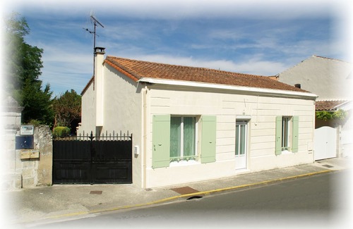 Arvert House | Charming Charentaise house with pretty enclosed garden, pets welcome