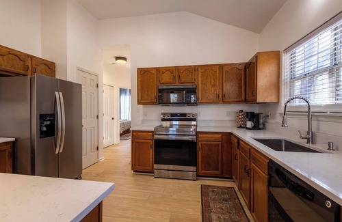 Charlotte House | Charming Charlotte 3-bedroom house, Fenced Yard, 5 Mins to Carowinds, WiFi, Pets