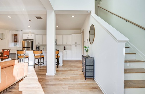 Hidden Valley House | Charming Charlotte Townhome: 6 Mi to Downtown!