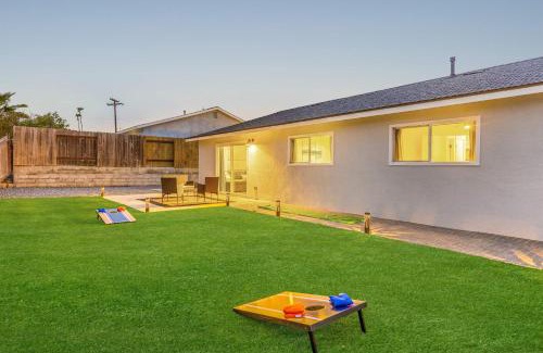 Oceanside House | Charming Chill House with Jacuzzi