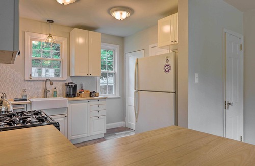 Roselawn Finance House | Charming Cincinnati Home < 10 Mi to Downtown!