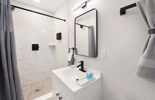 Clearwater Hotel | Charming Clean Studio in Downtown Clearwater