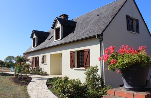 Conflans-sur-Anille Cottage | Charming Countryside House with Large Garden, Terrace, and Recreational Activities