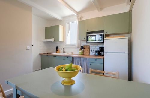 La Roque-sur-Pernes Condo | Charming cottage 4 people in a tourist residence