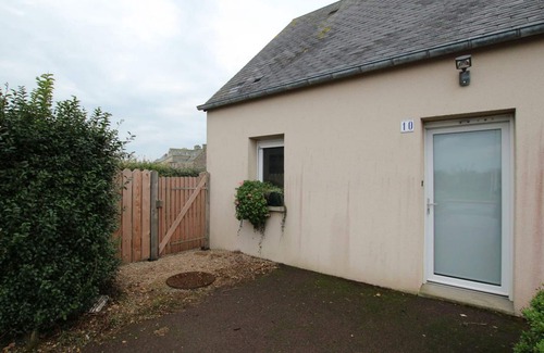Omonville-la-Rogue Cottage | Charming Coastal Cottage with Garden, Near Port, WiFi, Pet-Friendly