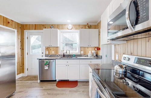 Corea House | Charming Coastal Home with Harbor Views and Washer/Dryer